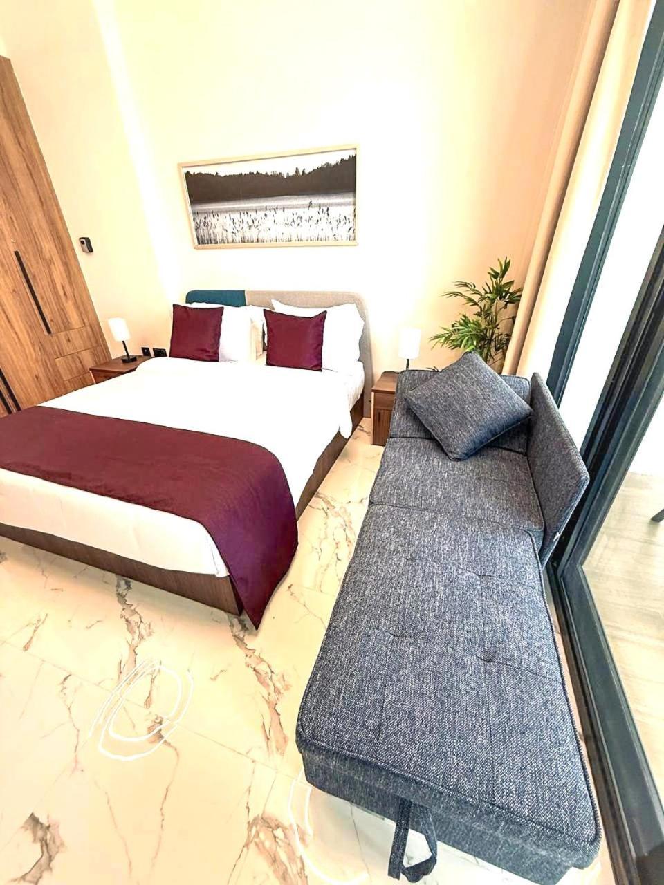 Apartment Near Cleveland And Mall Abu Dhabi