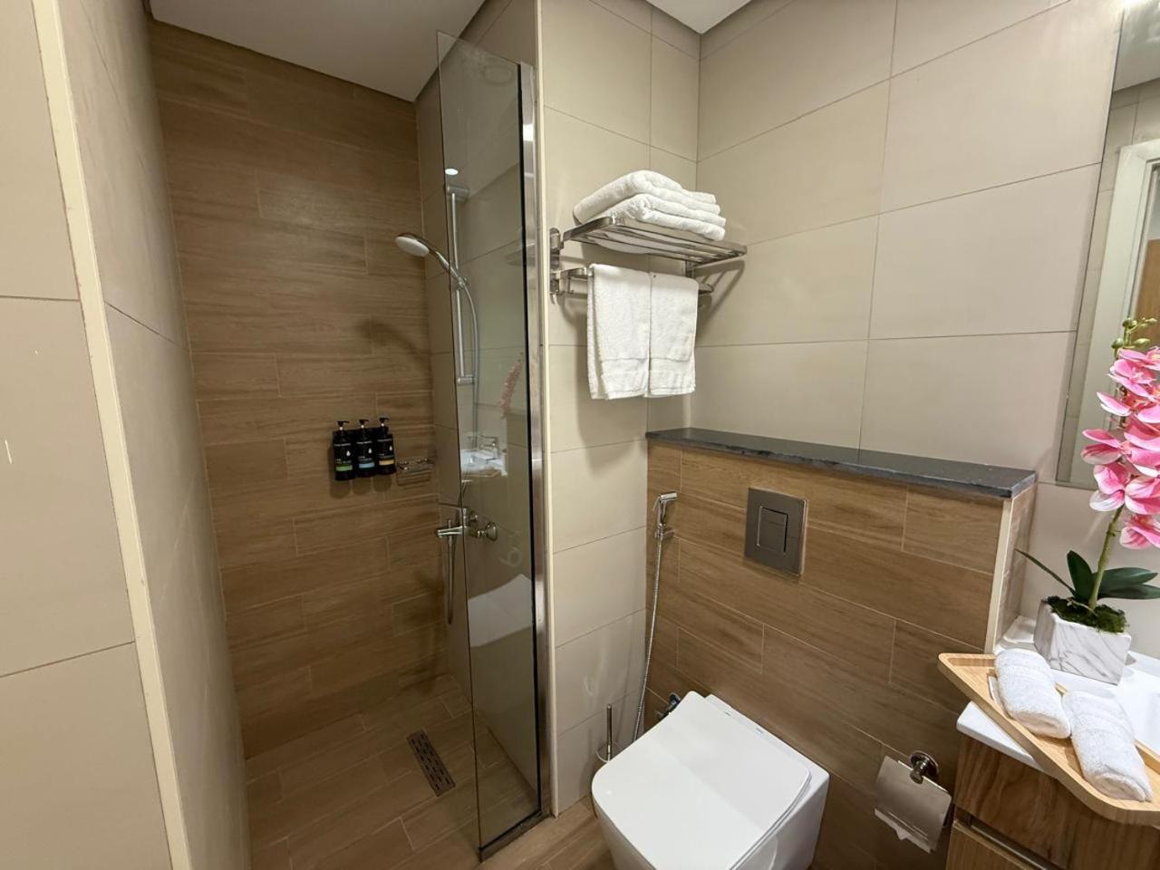 Apartment Near Cleveland And Mall Abu Dhabi