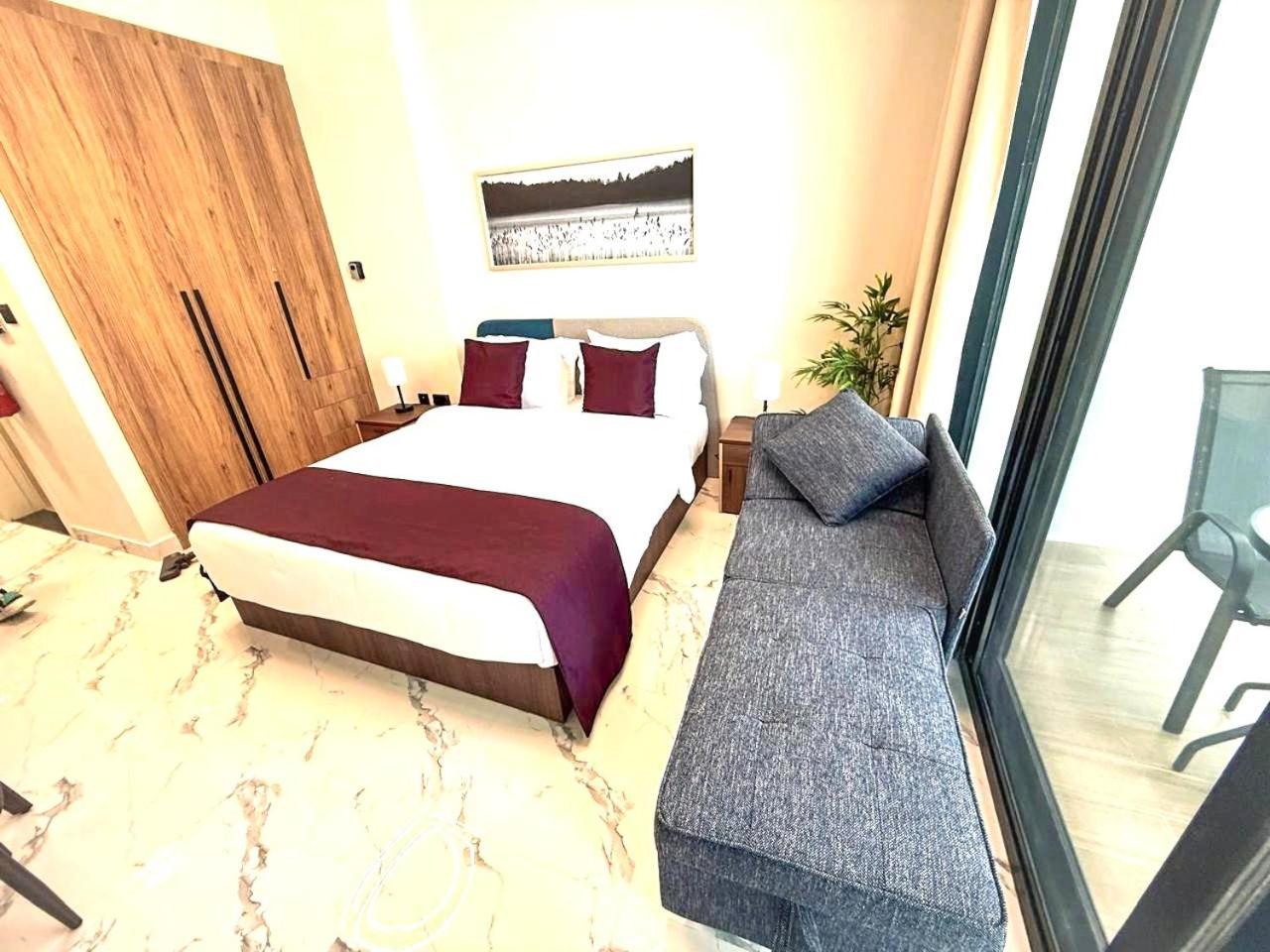 Apartment Near Cleveland And Mall *