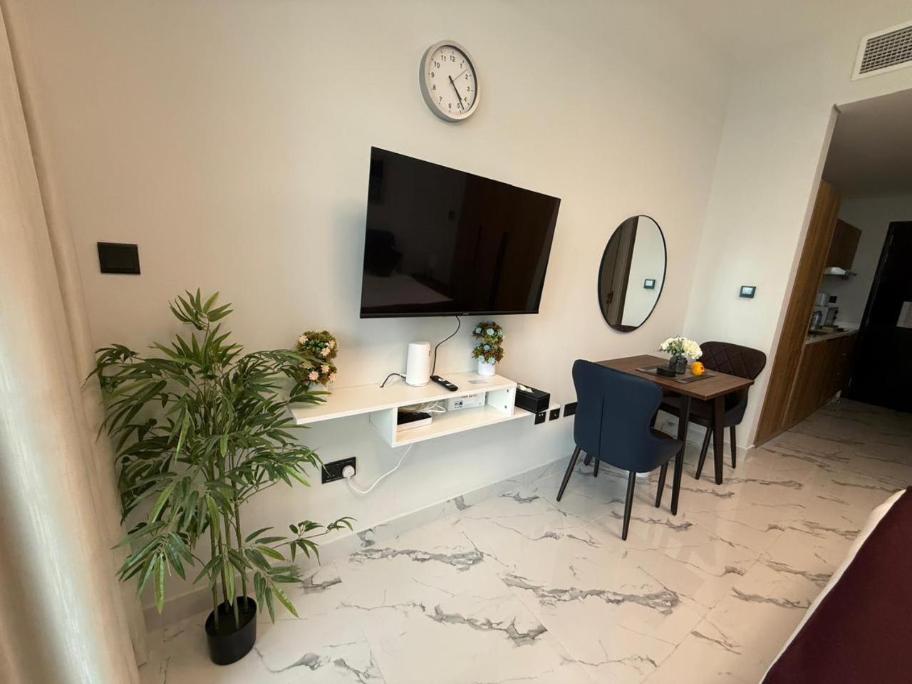 Apartment Near Cleveland And Mall